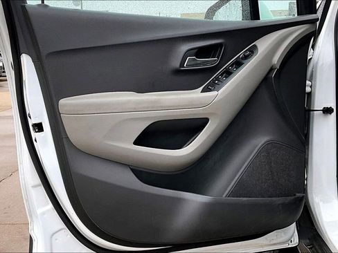 Used 2016 Chevrolet Trax LT image 18