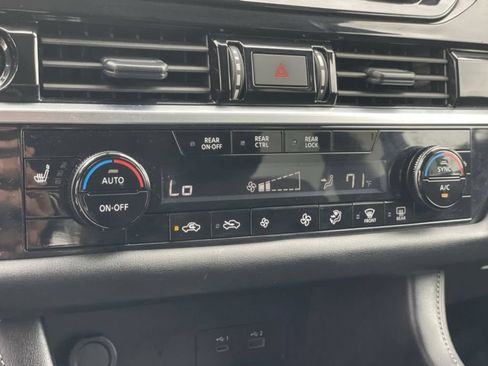 Used 2025 Nissan Pathfinder SV AWD/4WD image 34
