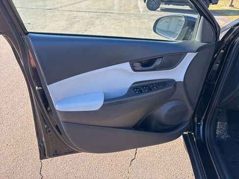 Used 2023 Hyundai Kona SEL image 11