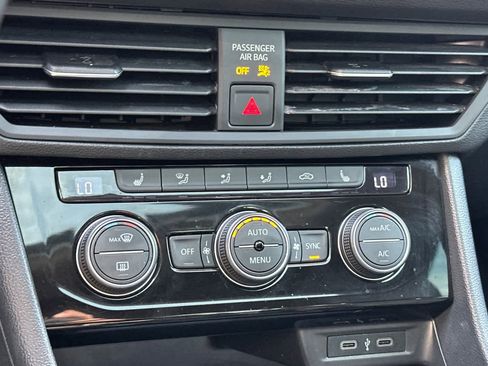 Used 2022 Volkswagen Jetta SE image 18