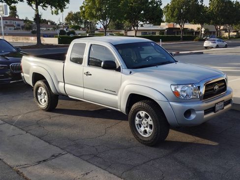 Used 2007 Toyota Tacoma PreRunner RWD image 1