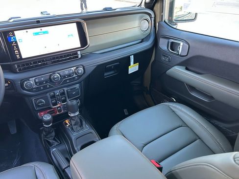 New 2026 Jeep Gladiator Mojave image 12