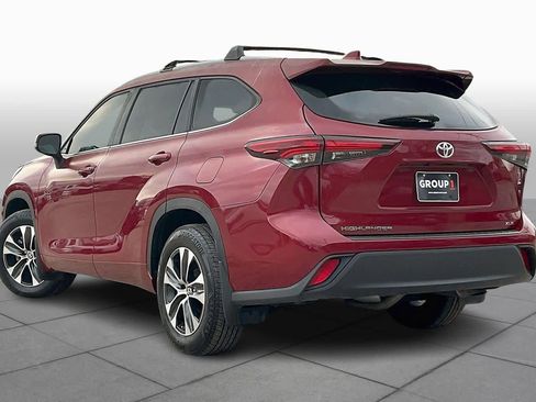Used 2024 Toyota Highlander XLE image 12