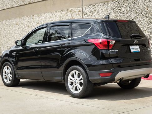 Used 2019 Ford Escape SE image 8