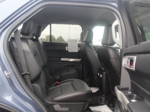 Used 2021 Ford Explorer Limited w/ Equipment Group 301A AWD/4WD image 17