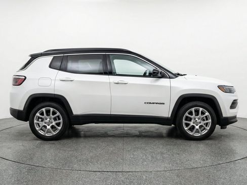 Used 2025 Jeep Compass Limited AWD/4WD image 11