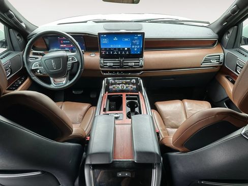 Used 2023 Lincoln Navigator Reserve w/ Monochromatic Package AWD/4WD image 9