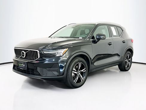 Used 2025 Volvo XC40 B5 Core AWD/4WD image 3