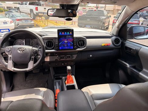 Used 2019 Toyota Tacoma SR5 RWD image 35