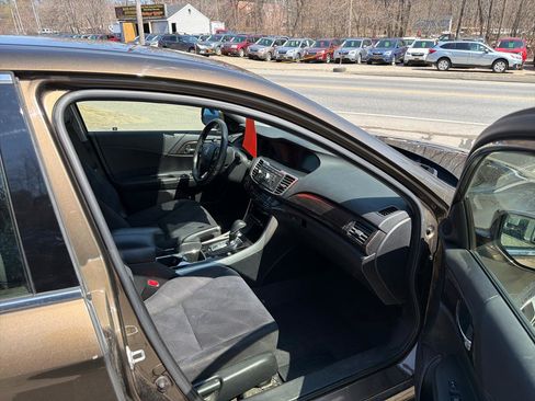 Used 2017 Honda Accord Hybrid Sedan image 10