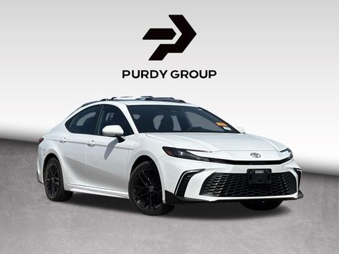 Used 2025 Toyota Camry SE image 1