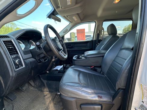 Used 2017 RAM 2500 Tradesman w/ Chrome Appearance Group AWD/4WD image 3
