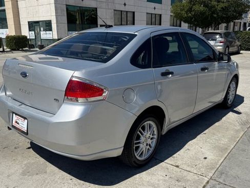 Used 2011 Ford Focus SE FWD image 12