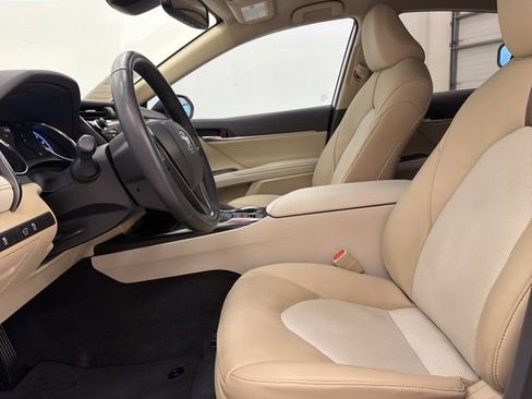 Certified 2020 Toyota Camry XLE FWD image 15