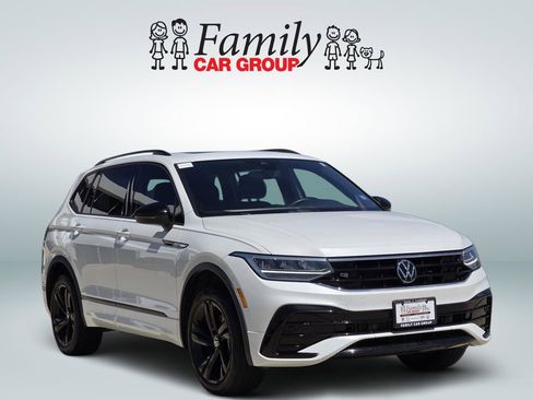 Used 2023 Volkswagen Tiguan SE R-Line FWD image 2