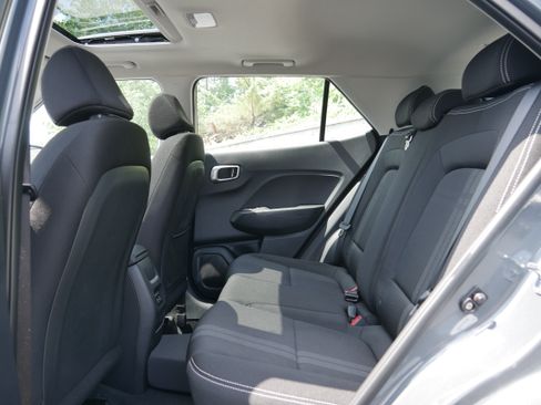 Used 2025 Hyundai Venue SEL FWD image 14