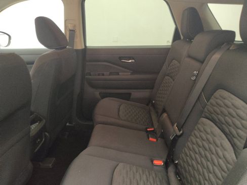 Used 2022 Nissan Pathfinder S AWD/4WD image 18