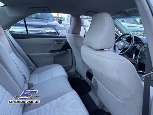 Used 2017 Toyota Camry LE FWD image 34
