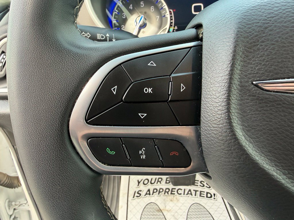 Used 2025 Chrysler Pacifica Select FWD image 27