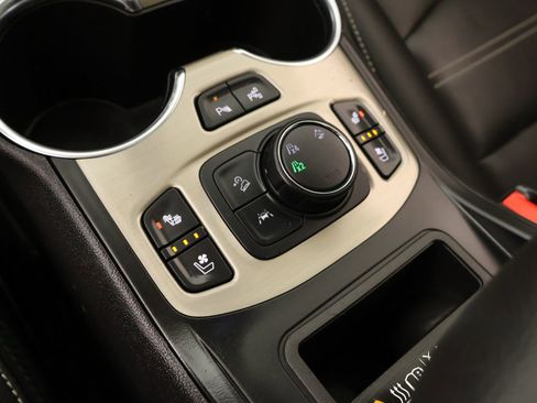 Used 2024 GMC Terrain Denali w/ Denali Premium Package AWD/4WD image 7
