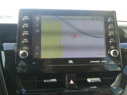 Used 2022 Toyota Camry XLE w/ Navigation Upgrade Package image 22