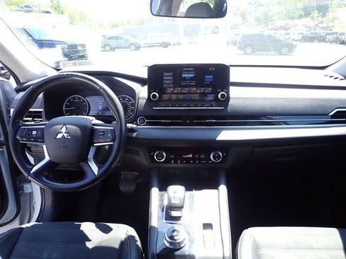 Used 2022 Mitsubishi Outlander SE AWD/4WD image 13