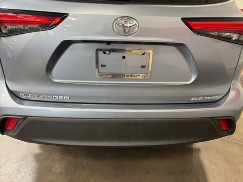 Used 2023 Toyota Highlander XLE image 25