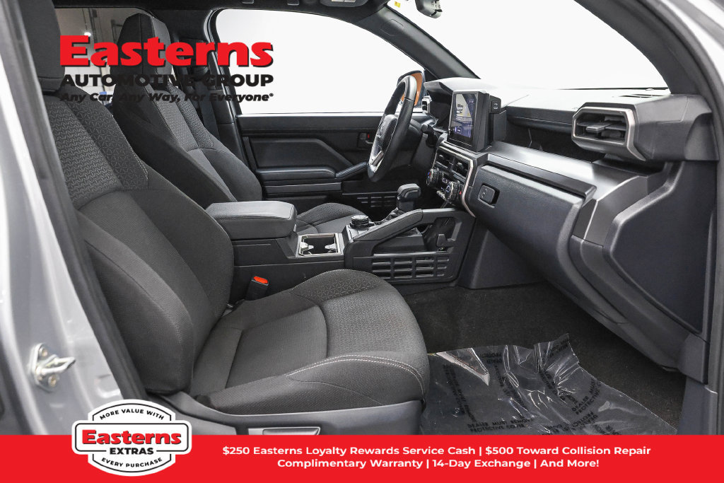 Used 2025 Toyota 4Runner SR5 AWD/4WD image 26