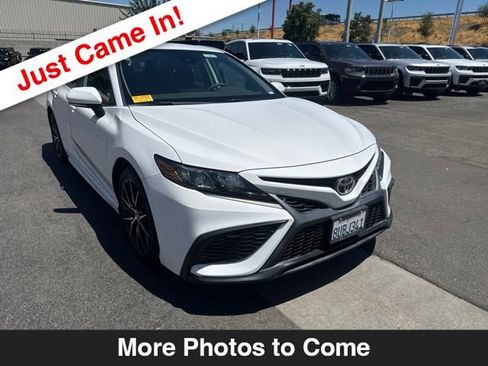 Used 2021 Toyota Camry SE w/ Convenience Package FWD image 8