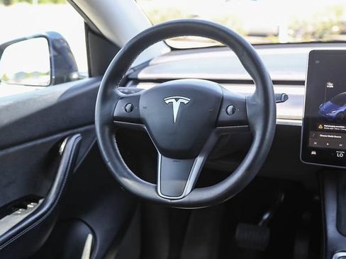 Used 2021 Tesla Model Y Long Range AWD/4WD image 17