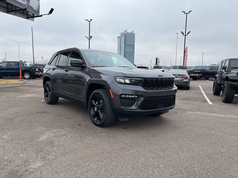 New 2025 Jeep Grand Cherokee Limited w/ Black Appearance Package image 10