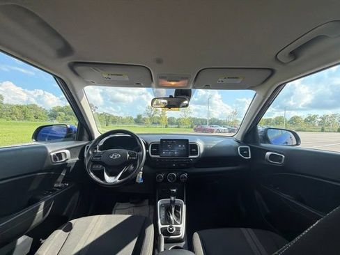 Used 2021 Hyundai Venue SEL FWD image 14