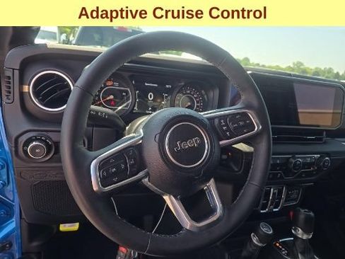Used 2025 Jeep Wrangler Unlimited Sahara AWD/4WD image 11