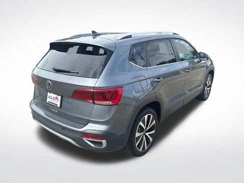 Used 2024 Volkswagen Taos SE FWD image 8