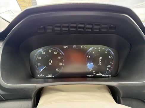 Used 2020 Volvo XC90 T5 Momentum w/ Protection Package Premier image 49