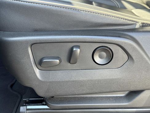 Used 2023 GMC Yukon SLT image 15