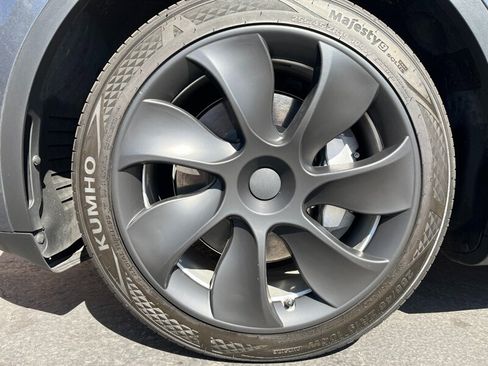 Used 2023 Tesla Model Y Long Range AWD/4WD image 36
