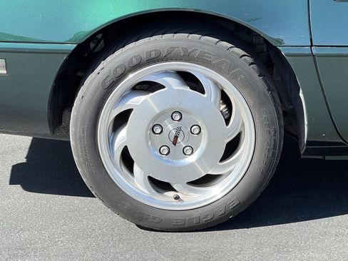 Used 1994 Chevrolet Corvette Coupe RWD image 15