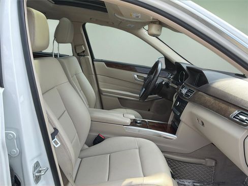 Used 2016 Mercedes-Benz E 350 4MATIC Wagon image 13