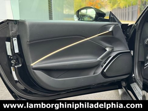 Used 2022 Ferrari Roma image 11