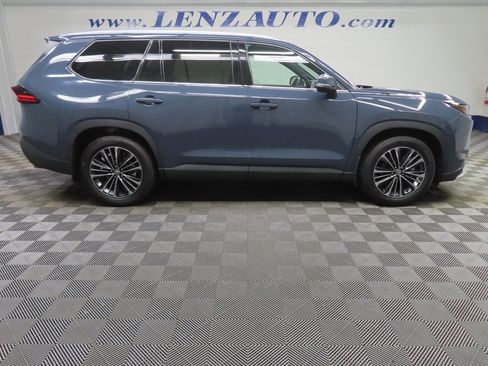Used 2025 Toyota Grand Highlander AWD Hybrid image 2