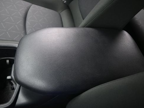 Used 2025 Toyota RAV4 XLE AWD/4WD image 32