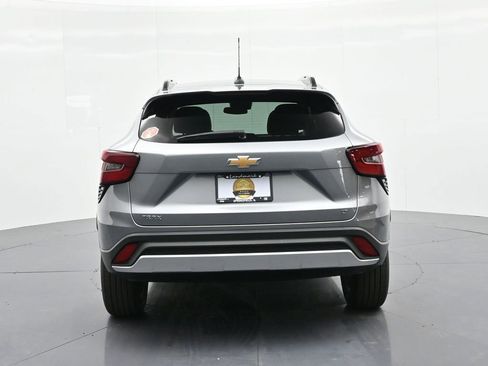 Used 2025 Chevrolet Trax LT image 7