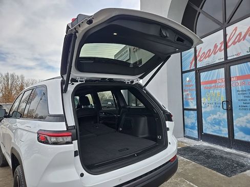 New 2026 Jeep Grand Cherokee Limited w/ Limited Altitude Package AWD/4WD image 98