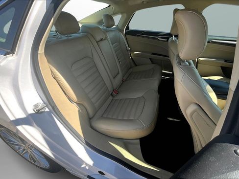 Used 2016 Ford Fusion SE w/ Equipment Group 202A image 17