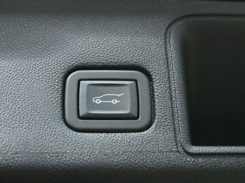Used 2023 GMC Terrain SLT w/ Infotainment Package II AWD/4WD image 18