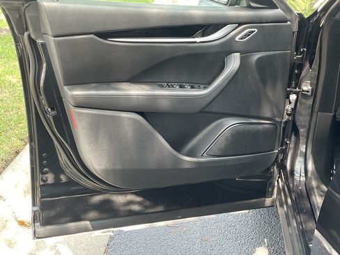 Used 2023 Maserati Levante Modena AWD/4WD image 13