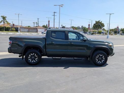 Used 2022 Toyota Tacoma TRD Off-Road w/ Technology Package RWD image 4