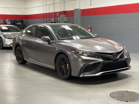 Used 2022 Toyota Camry XSE FWD image 2