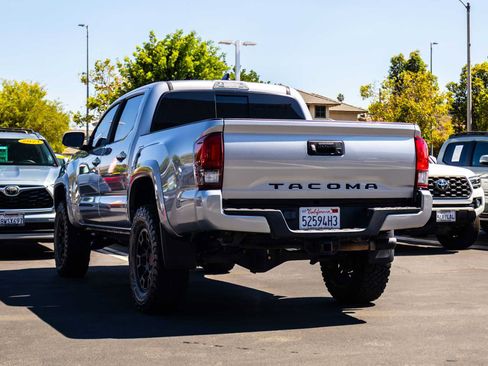 Used 2021 Toyota Tacoma SR5 w/ Technology Package AWD/4WD image 4
